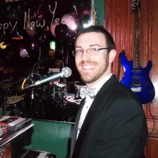 Don, piano player with Mobile Dueling Pianos