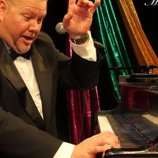 Tim, piano player with Mobile Dueling Pianos